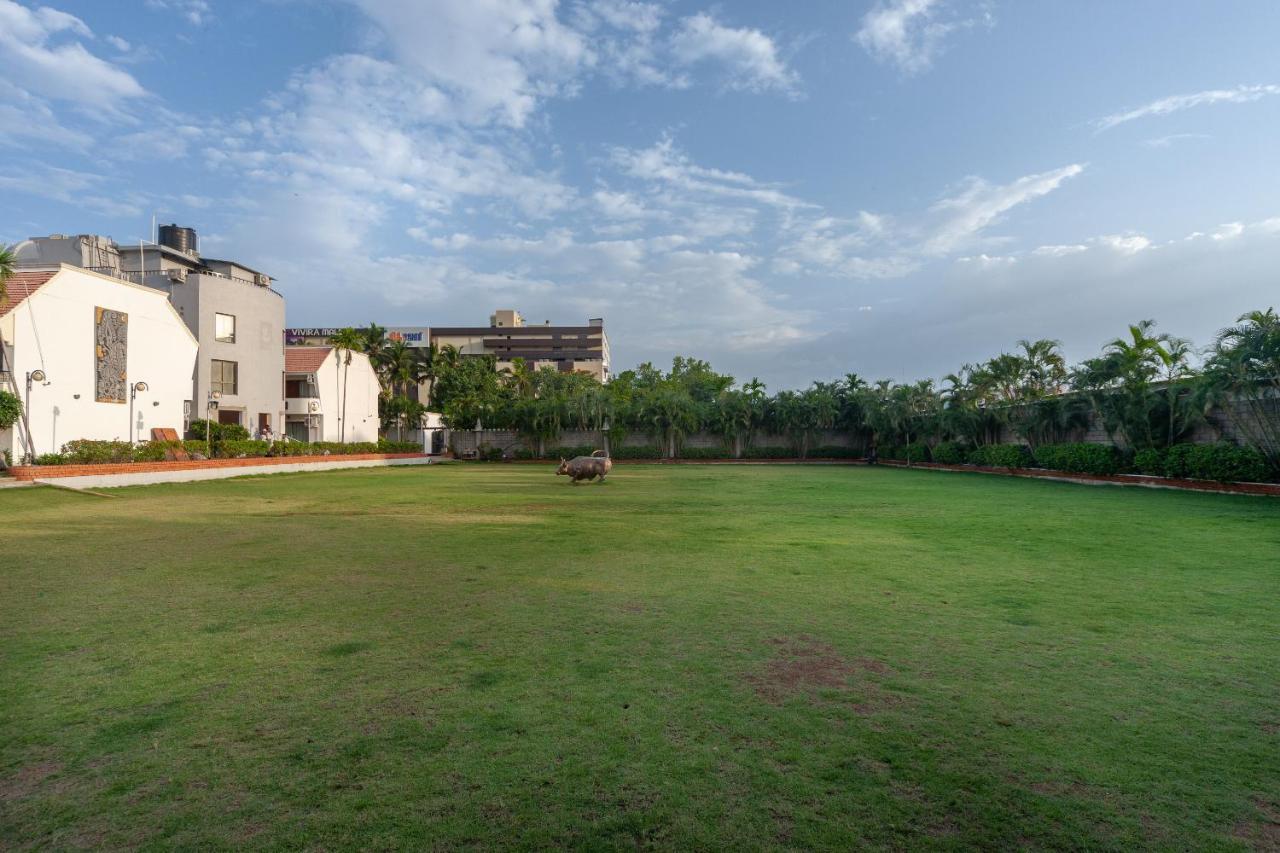Capital O 6229 Ilara Hotels And Resorts Siruseri エクステリア 写真