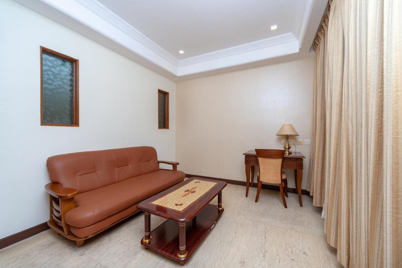 Capital O 6229 Ilara Hotels And Resorts Siruseri エクステリア 写真