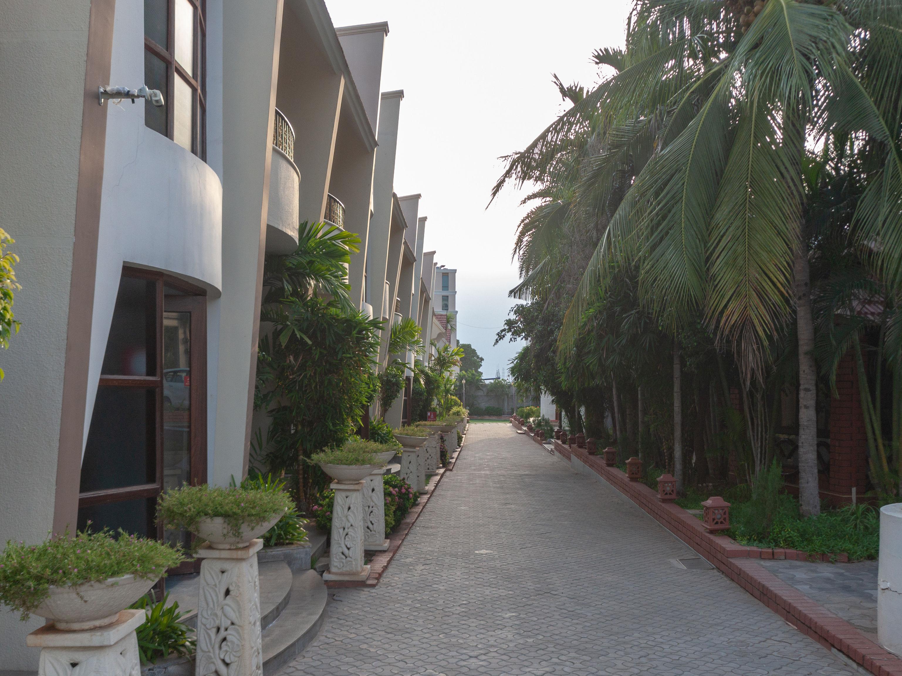 Capital O 6229 Ilara Hotels And Resorts Siruseri エクステリア 写真
