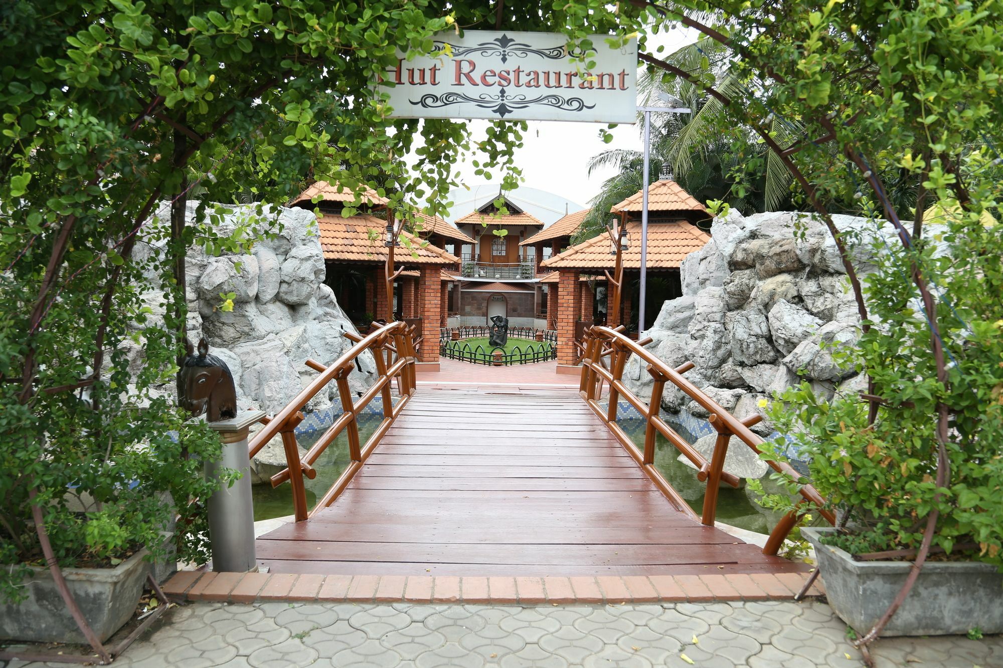 Capital O 6229 Ilara Hotels And Resorts Siruseri エクステリア 写真
