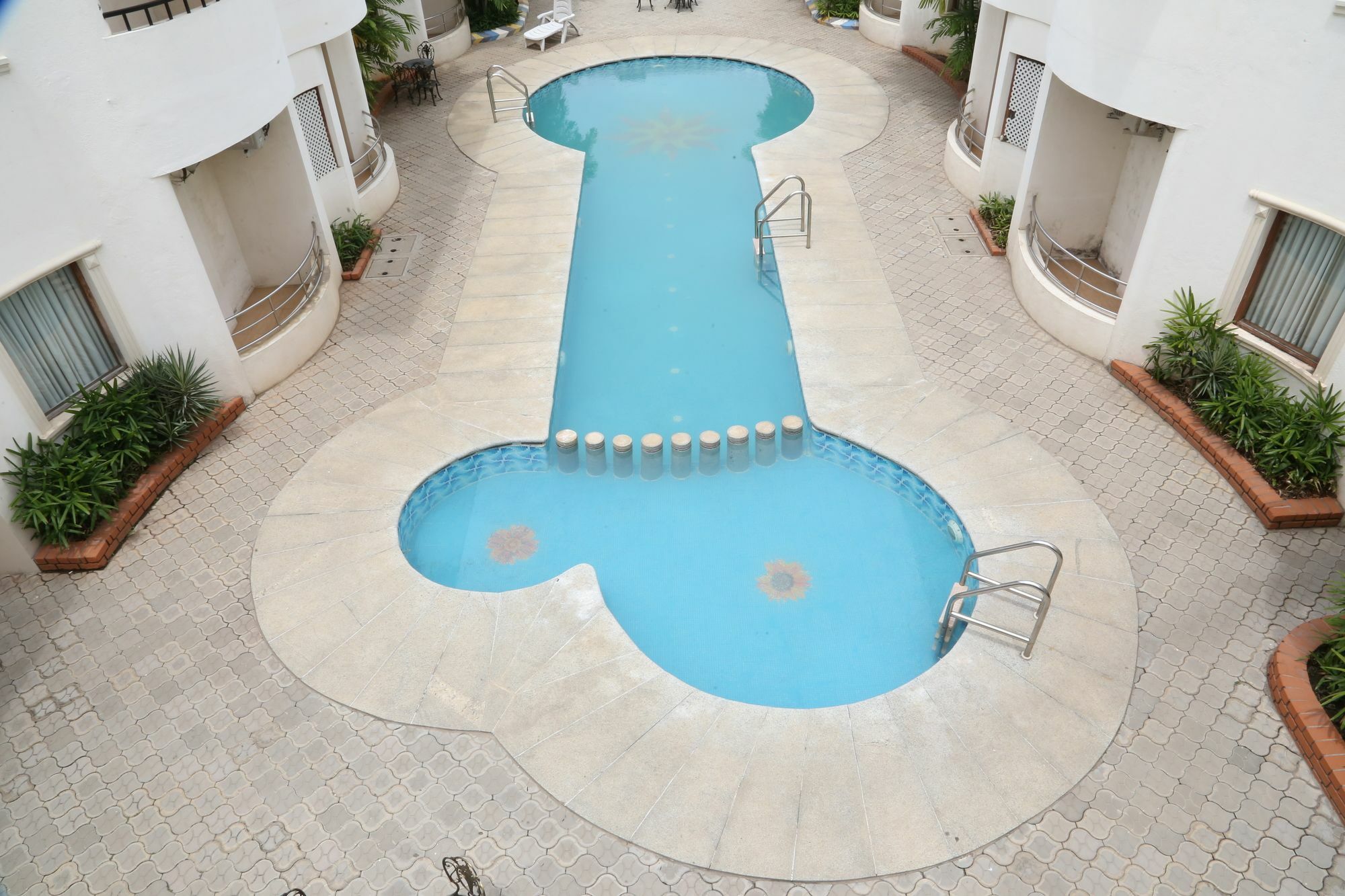Capital O 6229 Ilara Hotels And Resorts Siruseri エクステリア 写真